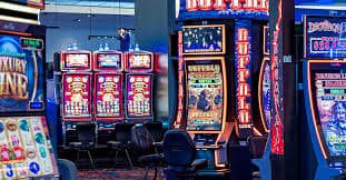 Koleksi permainan slot populer Aviator, Sweet Bonanza, Fortune Tiger, dan Mahjong Ways